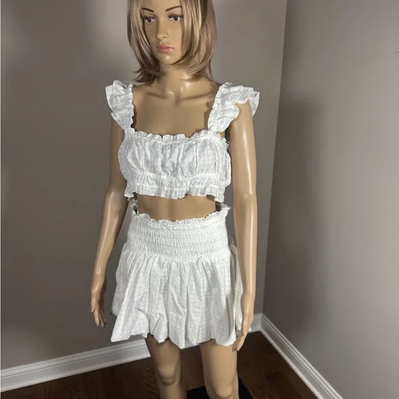 AKIRA White Eyelet Lace 2 Piece Set Ruffle Crop Top Smocked Mini Skirt Sz L NWT - Picture 2 of 5